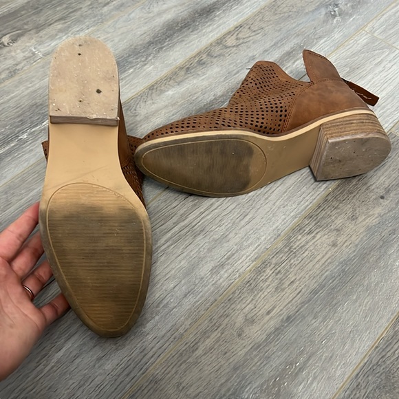 Steve Madden Flourish Ankle Bootie - Picture 5 of 5